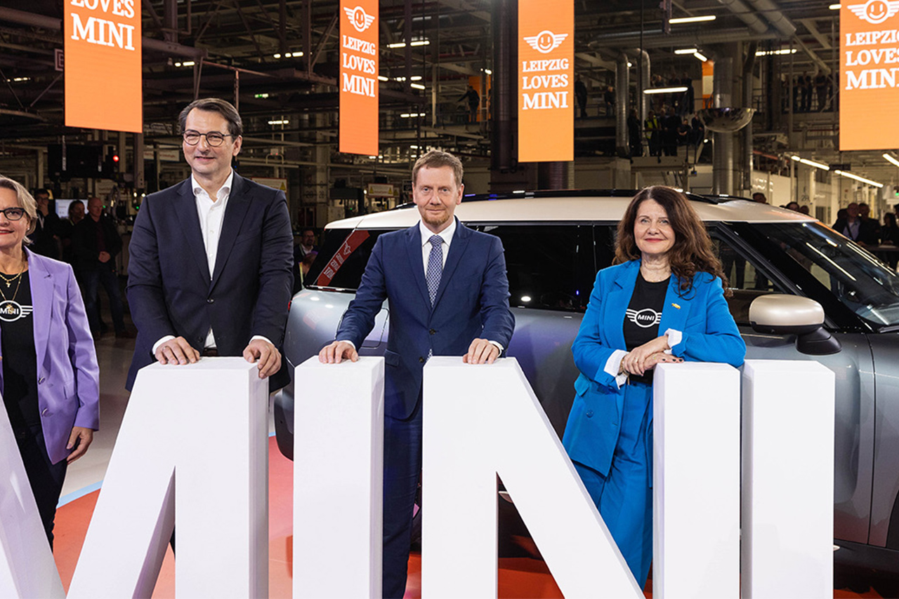 Leipzig loves MINI: BMW Group Plant Leipzig celebrates production launch of MINI Countryman