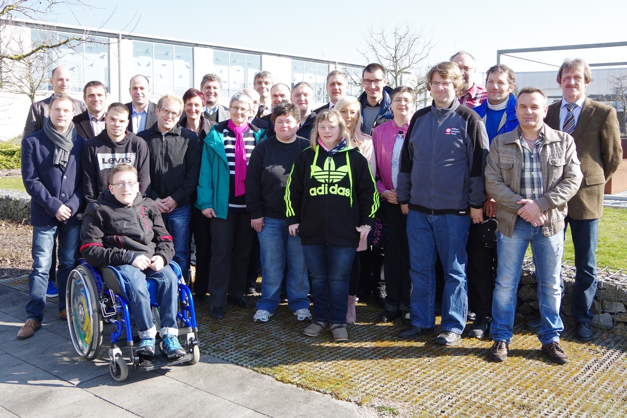 Als Zeichen der Wertschätzung werden Mitarbeiter der Werkstätten für behinderte Menschen regelmäßig in das BMW Group Werk Dingolfing eingeladen.