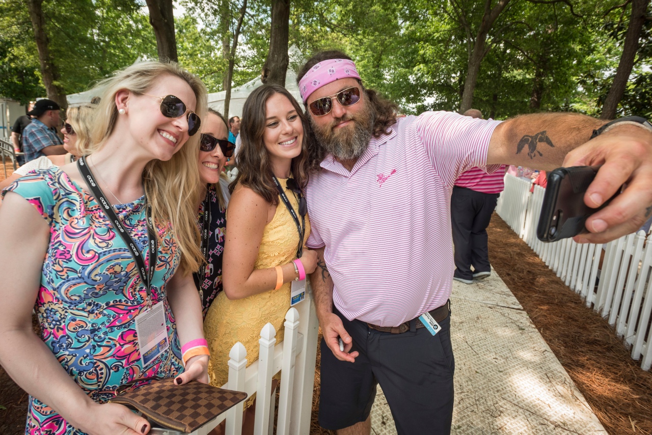 Fans pose for selfie with Willie Robertson from Duck Dynasty. 